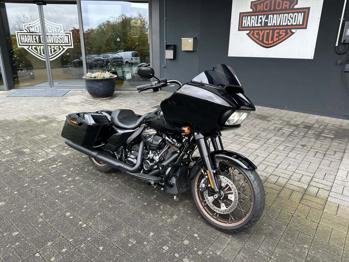 H-D® YOUR BIKE HOUSE Harley-Davidson Motorrad in Schwarz.